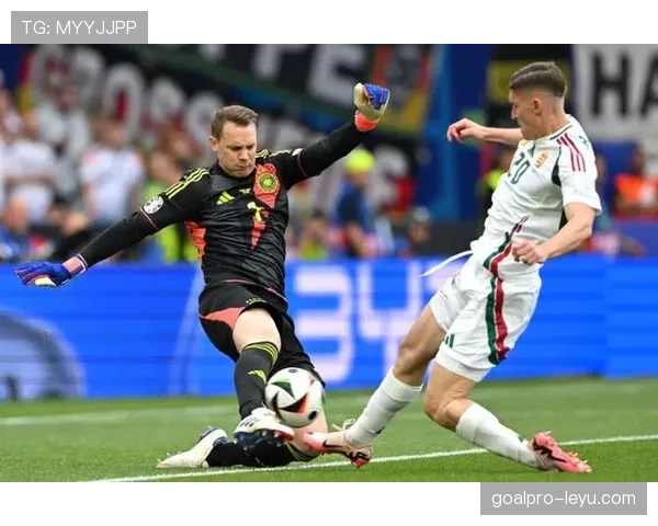 诺伊尔零封再创佳绩，王者门神以坚韧实力领衔复苏