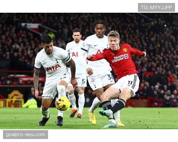 热刺逆转取胜，曼联主场落败引热议