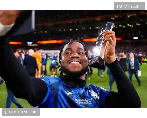 逆袭传奇！昔日不起眼足球队员赛场爆发，一战成名闪耀全场