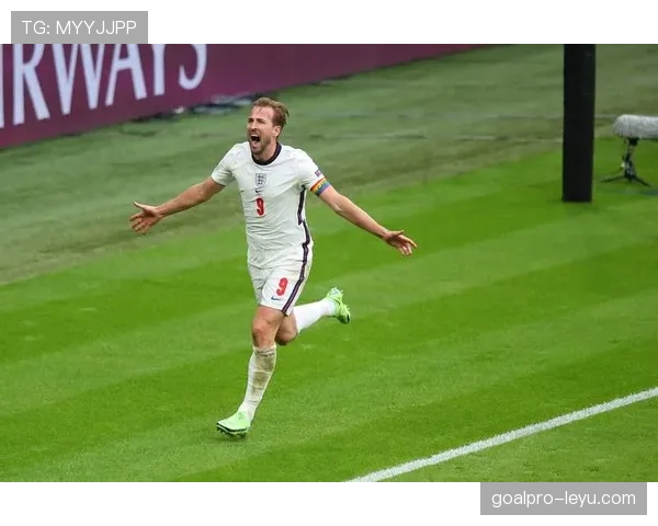 哈里·凯恩荣膺欧洲金靴奖,状态火热领跑射手榜 哈里·凯恩荣膺欧洲金靴奖,状态火热领跑射手榜