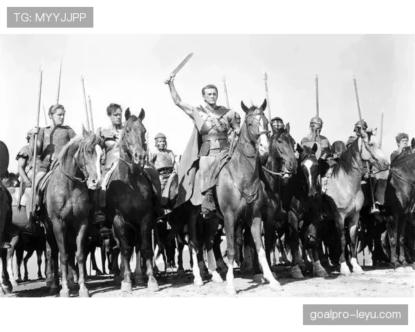 穆勒再创历史！德国传奇射手登顶队史最佳，稳健表现续写辉煌篇章