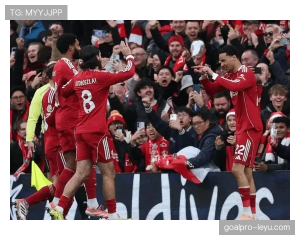 萨拉赫梅开二度助力球队获得重要胜利，表现稳健引发关注