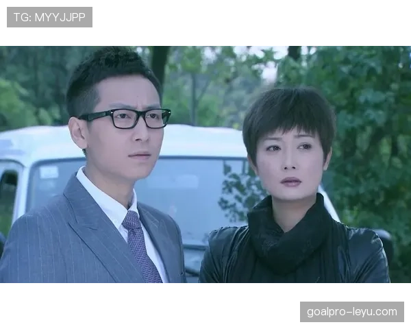 蒋林静地铁口拎着名牌袋，我眼睛差点从脸上掉下来